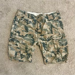 Levi’s Digital Camo cargo shorts size 36 regular 🟢🟤